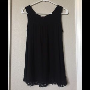 Black swing tank top shirt with lace edges